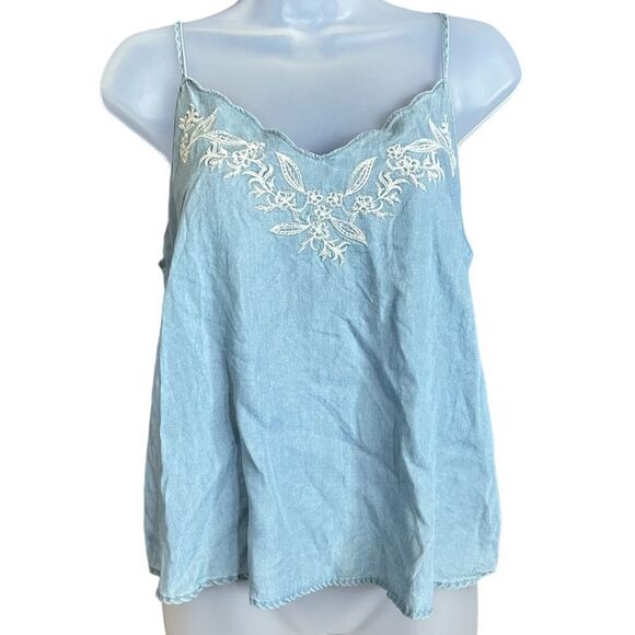 NWT Blue Chambray Embroidered Boho Floral Cami Tank Top Blouse Shirt Top - Picture 2 of 6